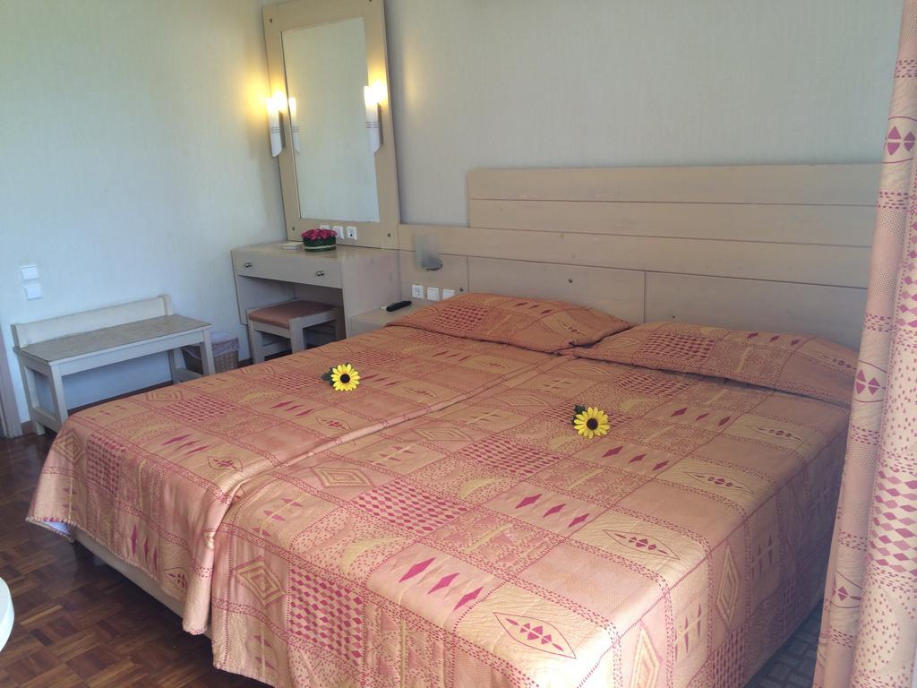 Hotel Kypreos Kamena Vourla Habitación foto